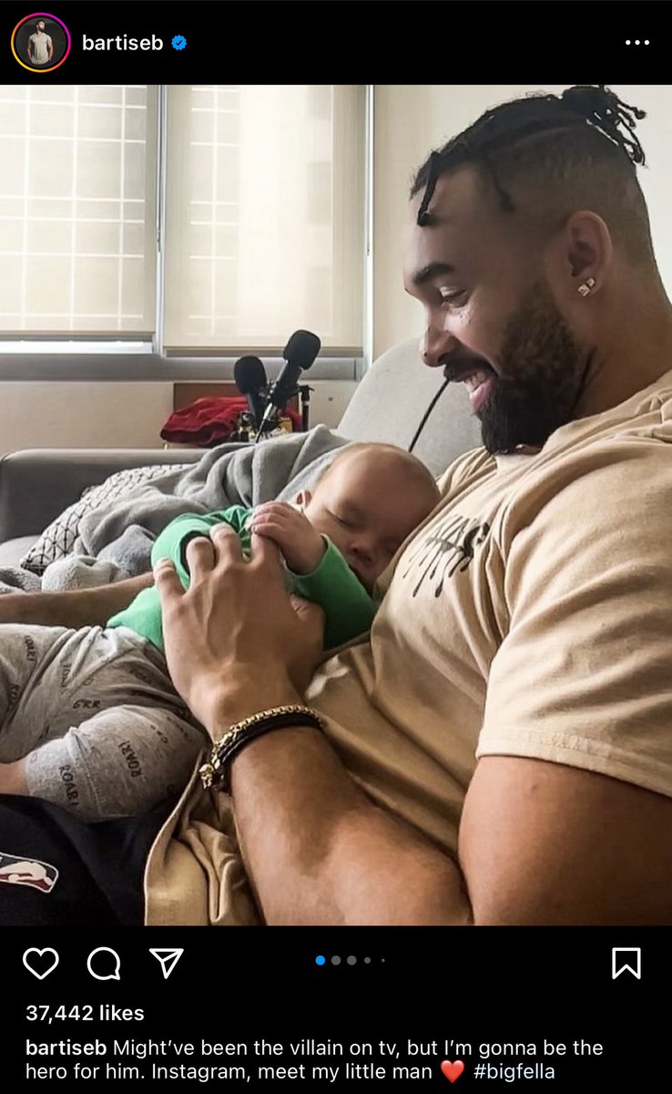 CALiSFYNEST's tweet photo. Somebody let Bartise knock them up? #loveisblind #bartise is now a dad.

https://t.co/3RjCqWtEub https://t.co/3vTbi7wn2B
