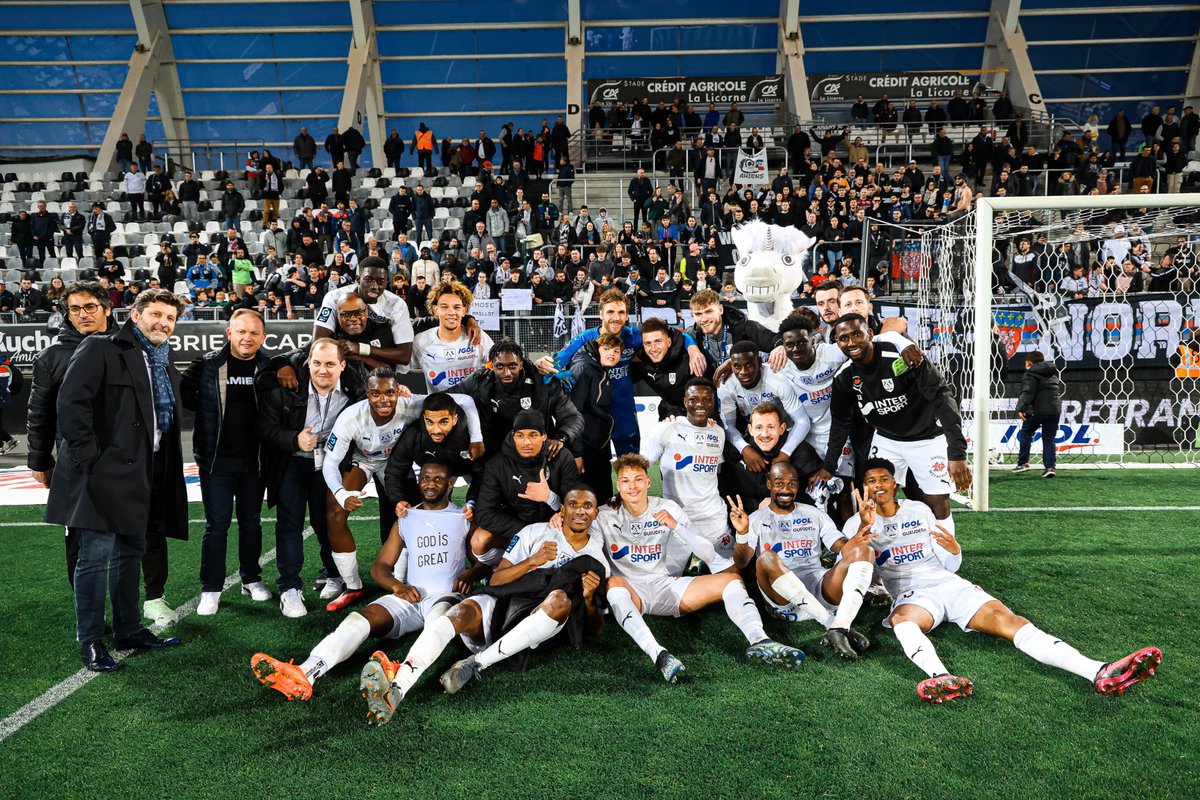 AmiensSC's tweet photo. Bonne soirée amis supporters amiénois 👋🏻

Merci pour votre soutiens ! 🖇❤️

#ASCNO
#FIERSDETREAMIENOIS⚪️⚫️ https://t.co/jaTRWq5vPj