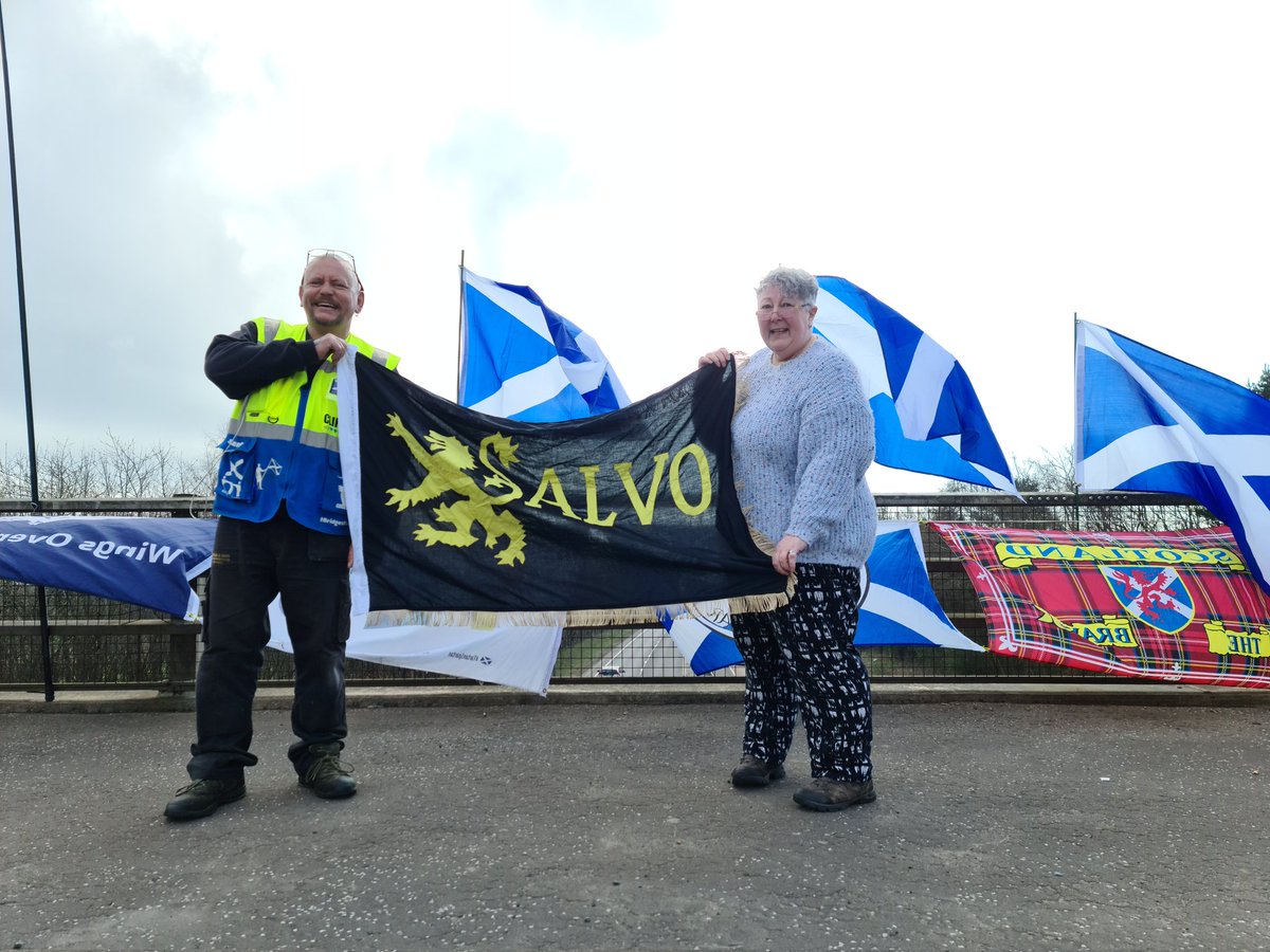 colinMc81395827's tweet photo. Wee visit to #BridgesforIndy today to pick up my new Salvo flag https://t.co/kxp4f2M83m