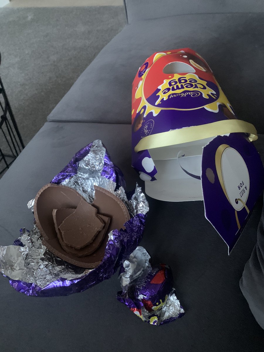 So had No Crisps😩so I’ve turned to the chocolate but I do love a cream egg🤤🤪🥰

#Crispsarebetter 
#happyeaster
#creamegg