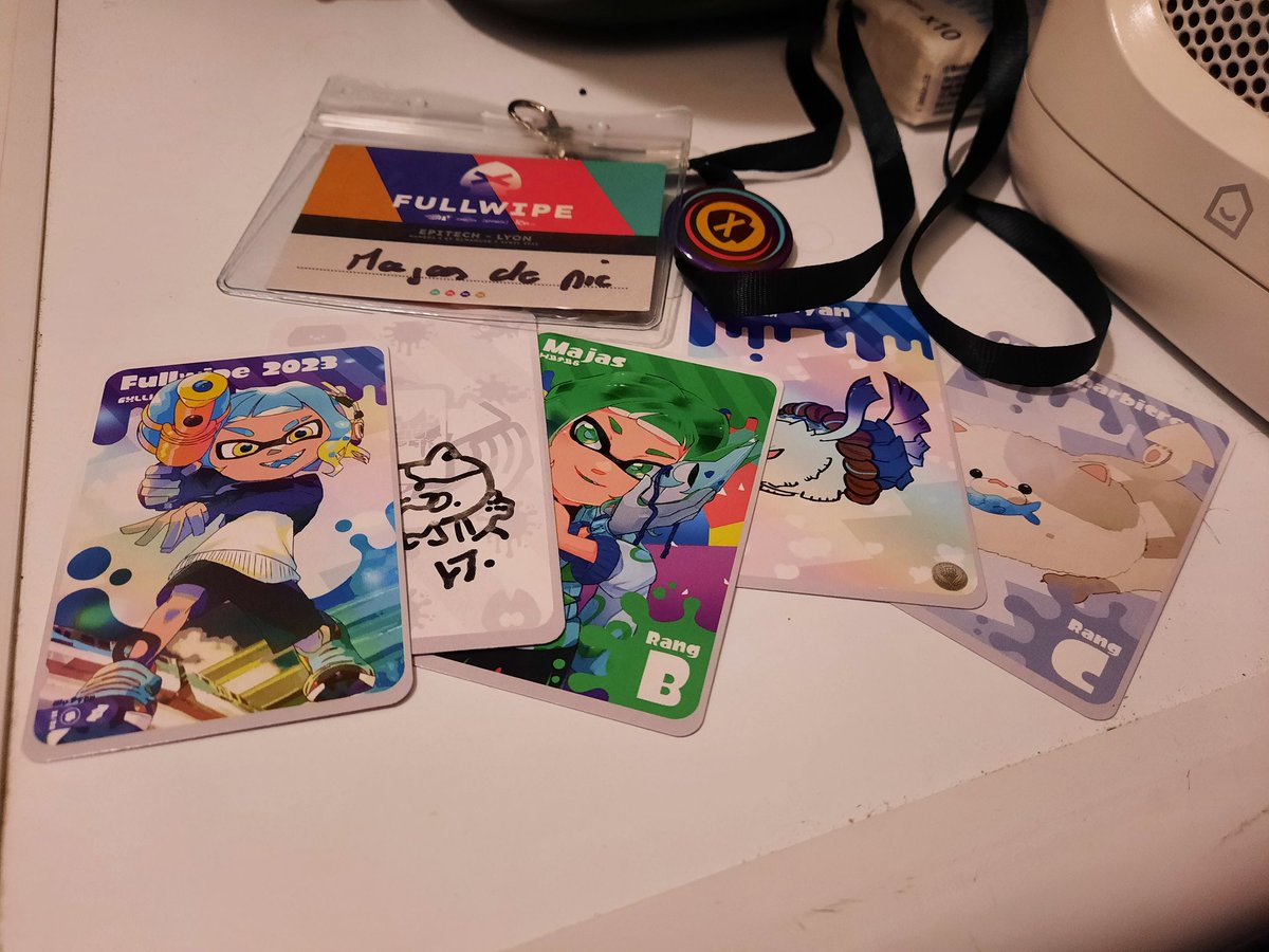 Majas_de_pic's tweet image. Aujourd'hui j'ai été à #Fullwipe. J'ai eu une hyper bonne expérience. Ça fait tellement plaisir de voir/revoir des personnes avec qui tu parles depuis longtemps. Splatoon fait quand même des miracles ! 
Bon j'ai un peu fait mon fanboy à demander quelques dédicaces... Bref.. Merci