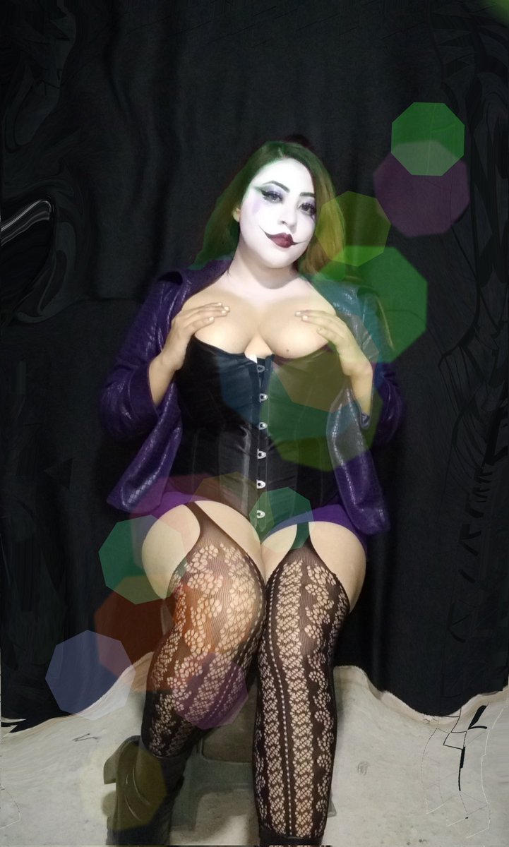 MichellPorrasOf's tweet photo. "Me he pasado toda la vida sin saber si realmente existía. Pero existo. Y la gente está empezando a darse cuenta"

-Joker 🃏

#MichellPorras #cosplay #cosplayer #joker #jokercosplay #jokerfem #batman #batmancosplay https://t.co/hCzWNtP90E