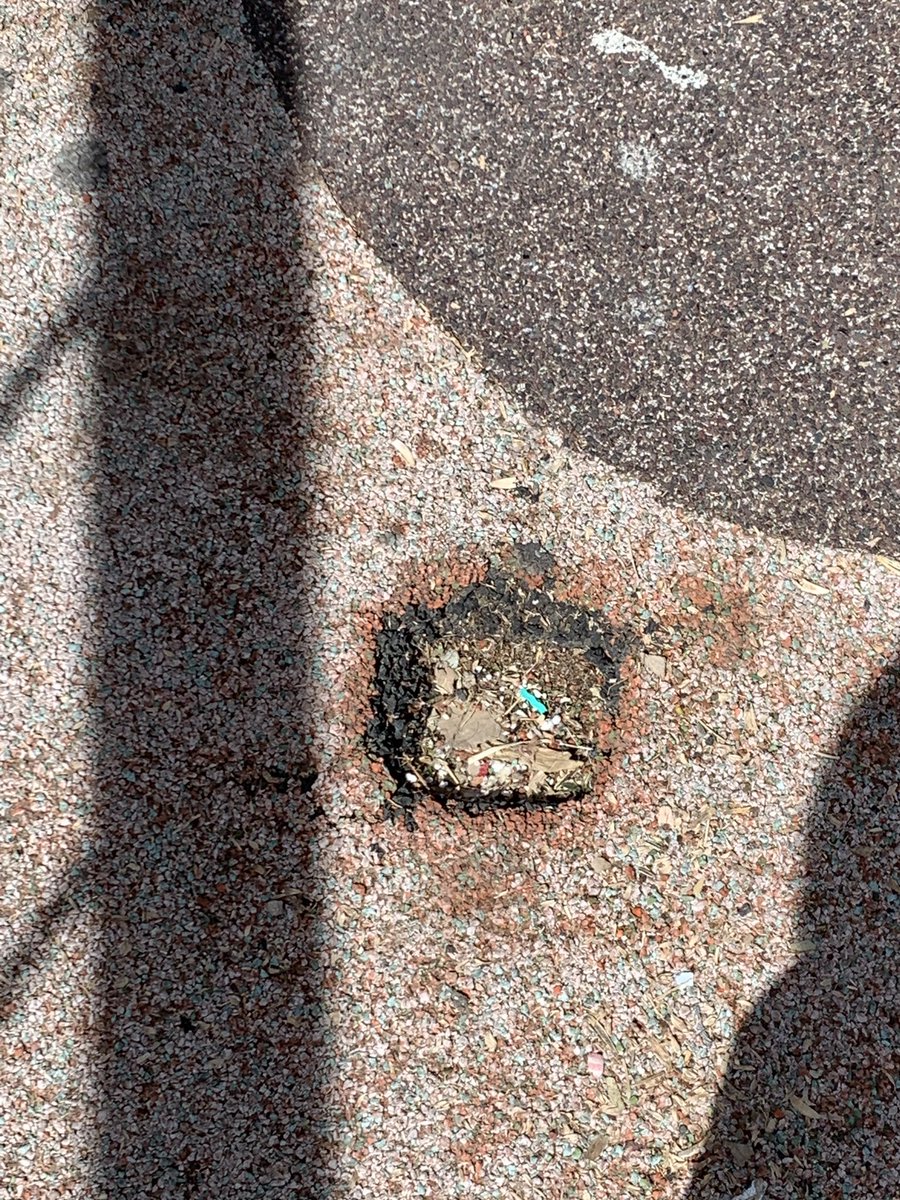dianagfidalgo's tweet photo. @AytoCullera además de publicitar los parques, hay que cuidarlos, que algunos descuidos son muy peligrosos https://t.co/KSYwwuvW3Q