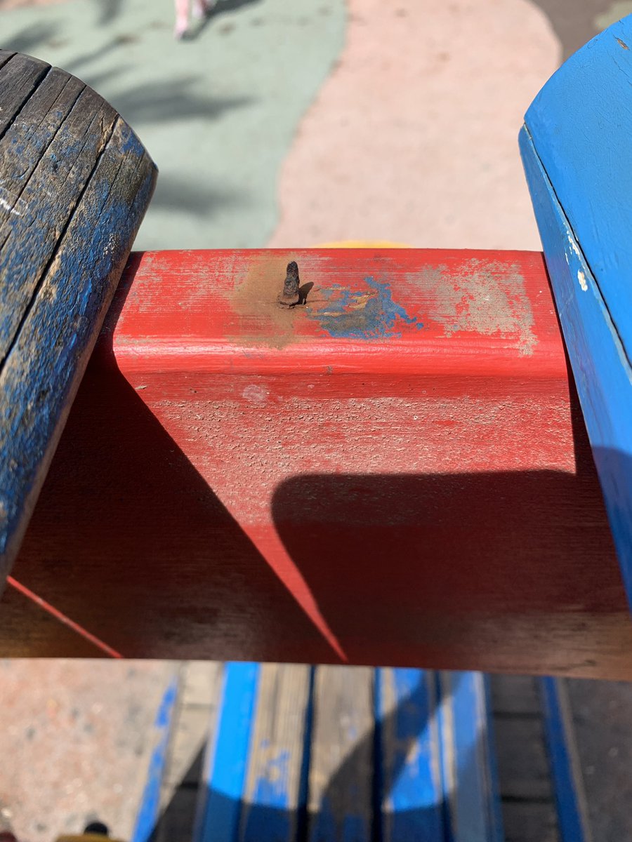 dianagfidalgo's tweet photo. @AytoCullera además de publicitar los parques, hay que cuidarlos, que algunos descuidos son muy peligrosos https://t.co/KSYwwuvW3Q