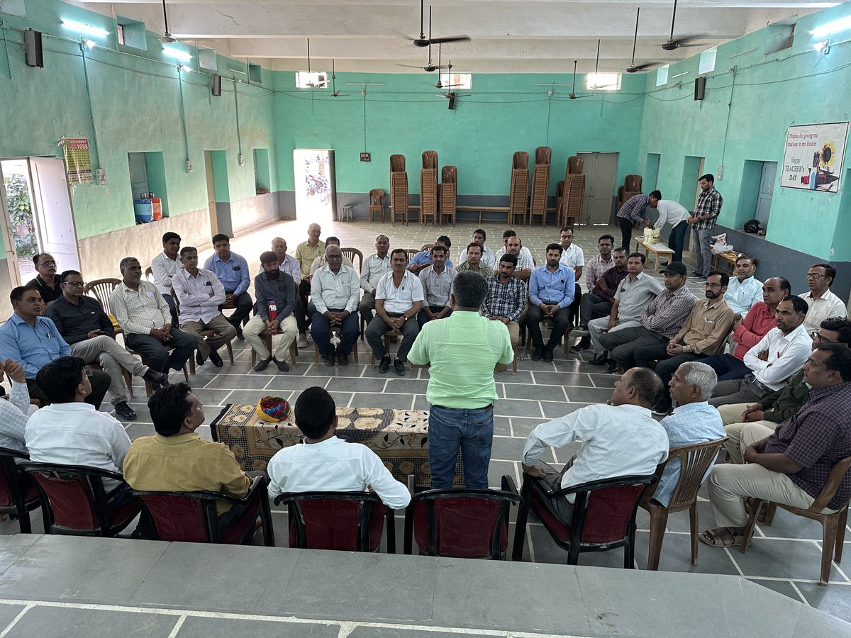 नागौर में सत्कार 2023 कार्यक्रम को सफल बनाने हेतु बैठक ली। धन्यवाद पवन जी व मदन जी व सभी नागौर के साथी। 
नागौर-300
मुण्डवा-150
जायल-250
खींवसर-250=950
950+1150=2100 <a href="/ashokgehlot51/">Ashok Gehlot</a> <a href="/GovindDotasra/">Govind Singh Dotasra</a> <a href="/DrBDKallaINC/">Dr. Bulaki Das Kalla</a> <a href="/ZahidaKhanINC/">Zahida Khan</a> <a href="/PawanMaanju2/">Pawan Maanju</a>