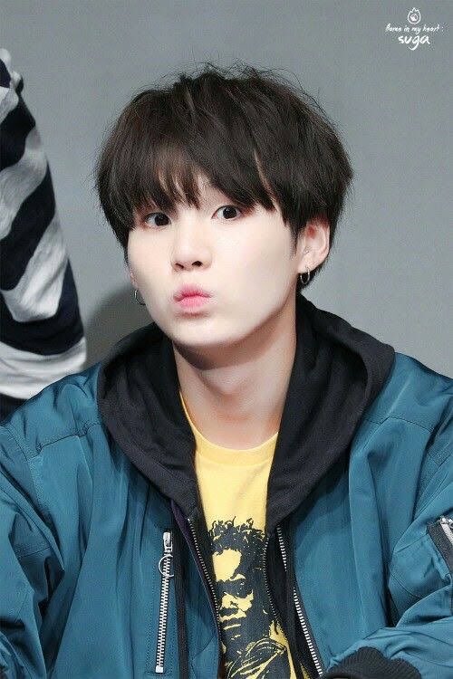 BBVVclud's tweet photo. Happy birthday to this piece of pie 🥧 😙#HappyBirthdaySUGA #happyyoongiday https://t.co/by0pu4aFTF