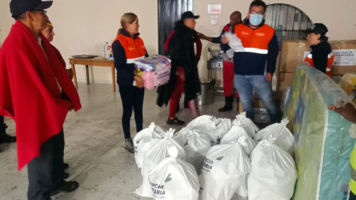 Riesgos_Ec's tweet photo. #Imbabura | en el cantón #Cotacachi, en la comunidad de #Balsapamba, realizamos la entrega de #AsistenciaHumanitaria a familias afectadas por un aluvión, producto del alto nivel de precipitaciones en esta época lluviosa.

#GestionDeRiesgosEc https://t.co/sfuComjtcg