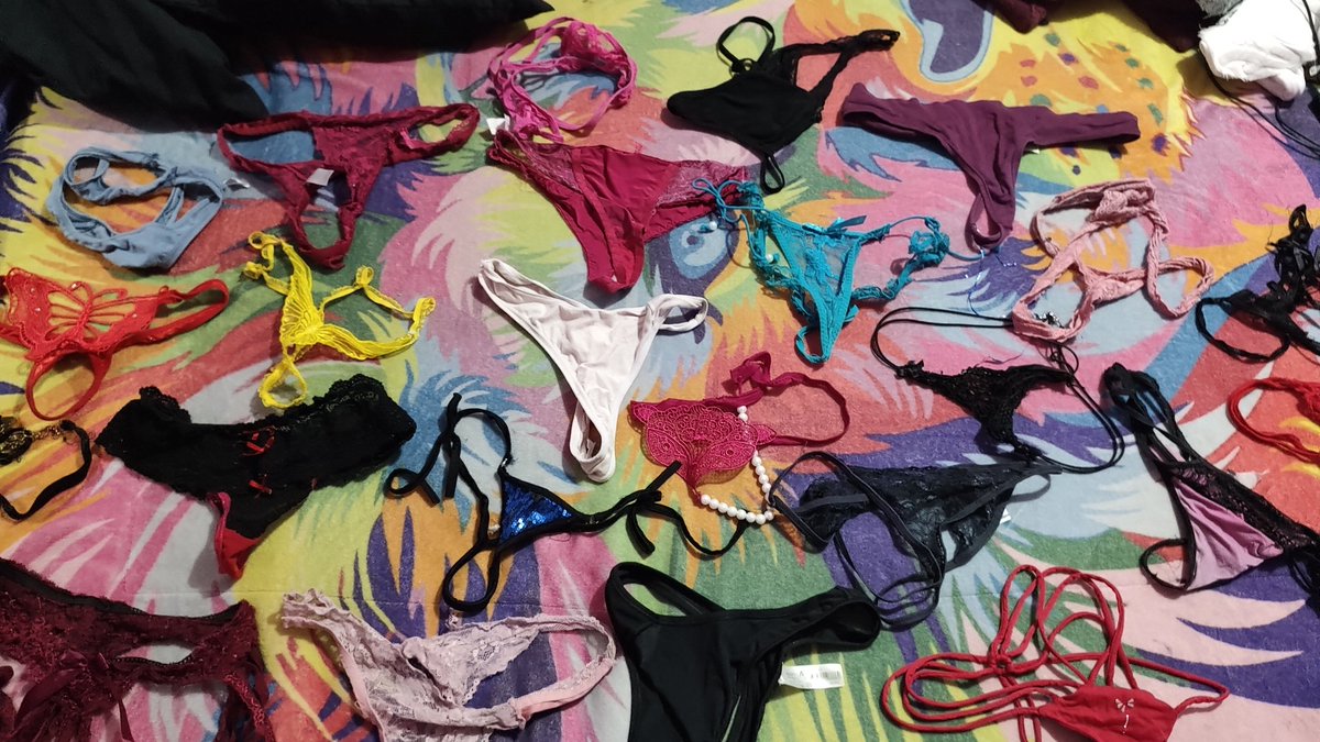 Las tanguitas que usa. Faltan unas cuantas, todos los días anda en tanga.
Con cual les gustaría que posara?