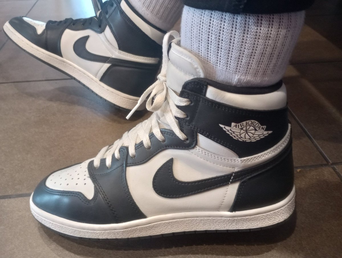 HeC0achEmWell_'s tweet photo. ...🔥🔥'🤧 🖤🤍♠️ Air Jordan 1 High 85" Black &amp; White 🐼 👟'🔥🔥 "##KicksOnFire""##SneakerNews"
"##KOTD" "##ComplexKicks" "##Jordan1" "##BOSTALGiC "##VintageKicks 💥'😜🤳🏾🤳🏾 "##CheckMyFOotWork" 🔥🔥🔥🔥😍🔥🔥🔥🔥🔥 https://t.co/aiOi77CsSl