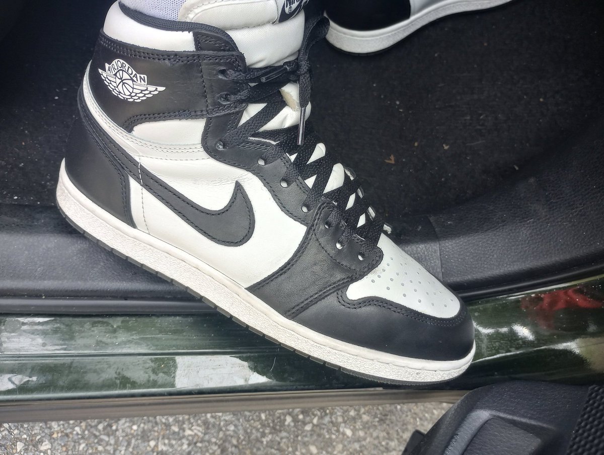 HeC0achEmWell_'s tweet photo. ...🔥🔥'🤧 🖤🤍♠️ Air Jordan 1 High 85" Black &amp; White 🐼 👟'🔥🔥 "##KicksOnFire""##SneakerNews"
"##KOTD" "##ComplexKicks" "##Jordan1" "##BOSTALGiC "##VintageKicks 💥'😜🤳🏾🤳🏾 "##CheckMyFOotWork" 🔥🔥🔥🔥😍🔥🔥🔥🔥🔥 https://t.co/aiOi77CsSl
