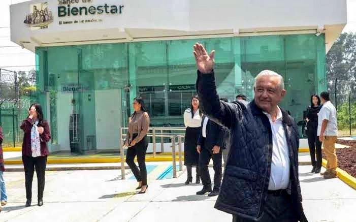 alfredoalvarez1's tweet photo. Wells Fargo dejó de enviar remesas al Banco del Bienestar al detectar cantidades de envíos por montos inverosímiles desde estados como Minnesota, donde hay pocos mexicanos.

Banco de Bienestar dejó de participar en las remesas al quedar descubierta la operación de envíos swift a Venezuela. 

Ambos casos: peligrosos para sanciones de EEUU a funcionarios mexicanos, ahora en el futuro