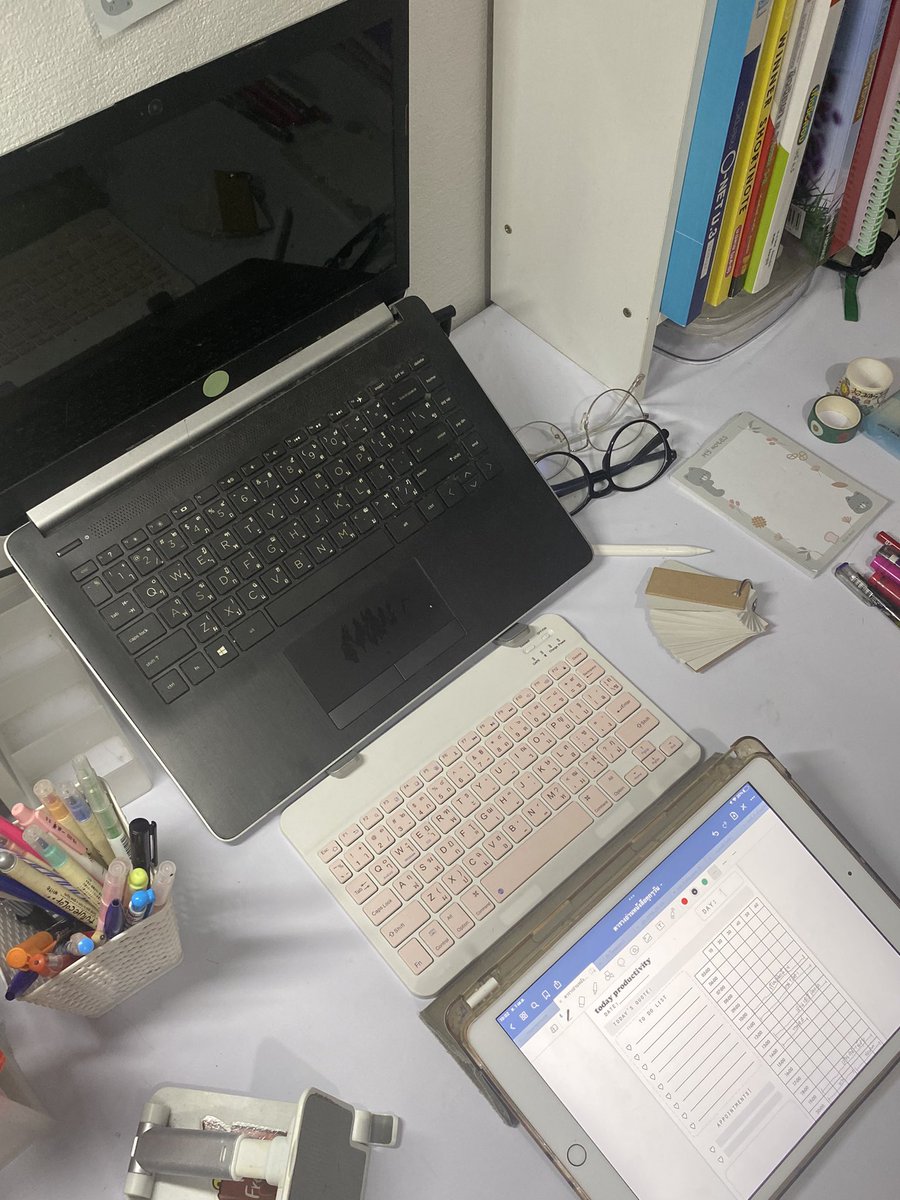 ideaplanerr's tweet image. 27day of 359day !?
หวัดดีทุกคน ปวดหลังสุดๆ 

วันนี้รู้สึกอ่านไปน้อยมั้ก เราจำชีวะไปนิดนึงเเล้วก้ฝึกทำtpat1พาทเชื่อมโยงให้ได้เเอบผิดไปนิด5555นั่งปั่นคอร์สเอนคณิตยาวเบยวันนี้🌷💘🫀🥱

เเอบง่วงสุดๆ #วันนี้dek67ทำอะไร #studygram #studygramthailand