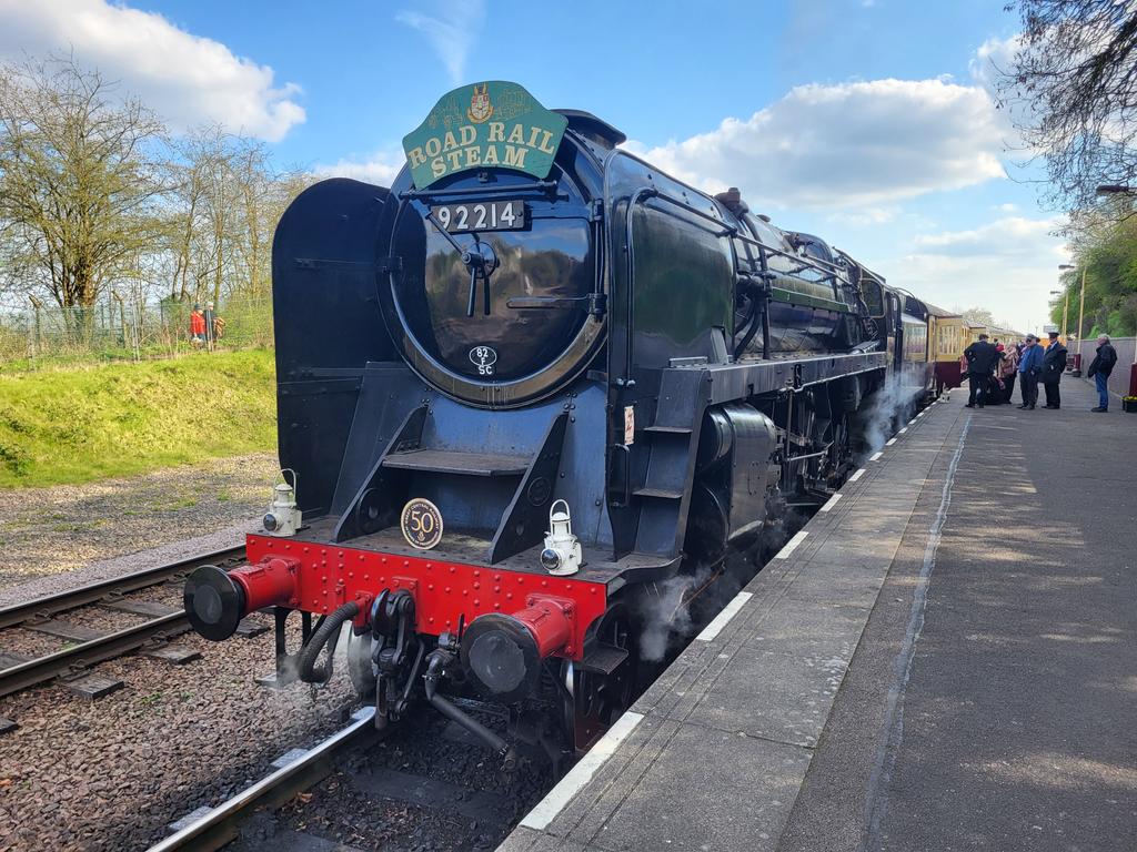 9F 92214 stands at Leicester North  with the 16.45 departure to Loughborough. #GreatCentralRailway