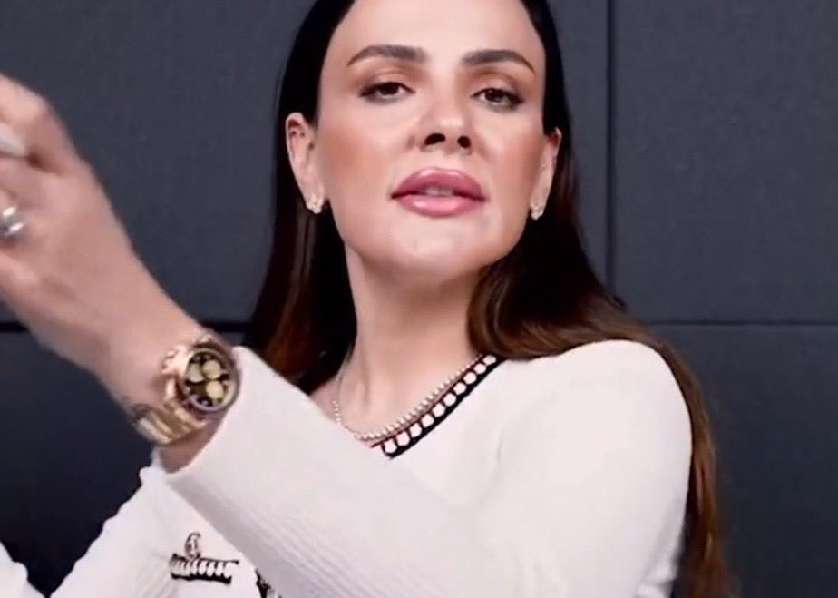 Kolundaki saat Rolex Deytona,  yani 2.500.000 TL, evine bırak et götürmeyi, ekmekle karnını doyuran vatandaş, bu değirmenin suyu nereden geliyor diye sorması gerekirken, buna milli ve yerli diyor…. Abi ben sana ne diyeyim yahu ne