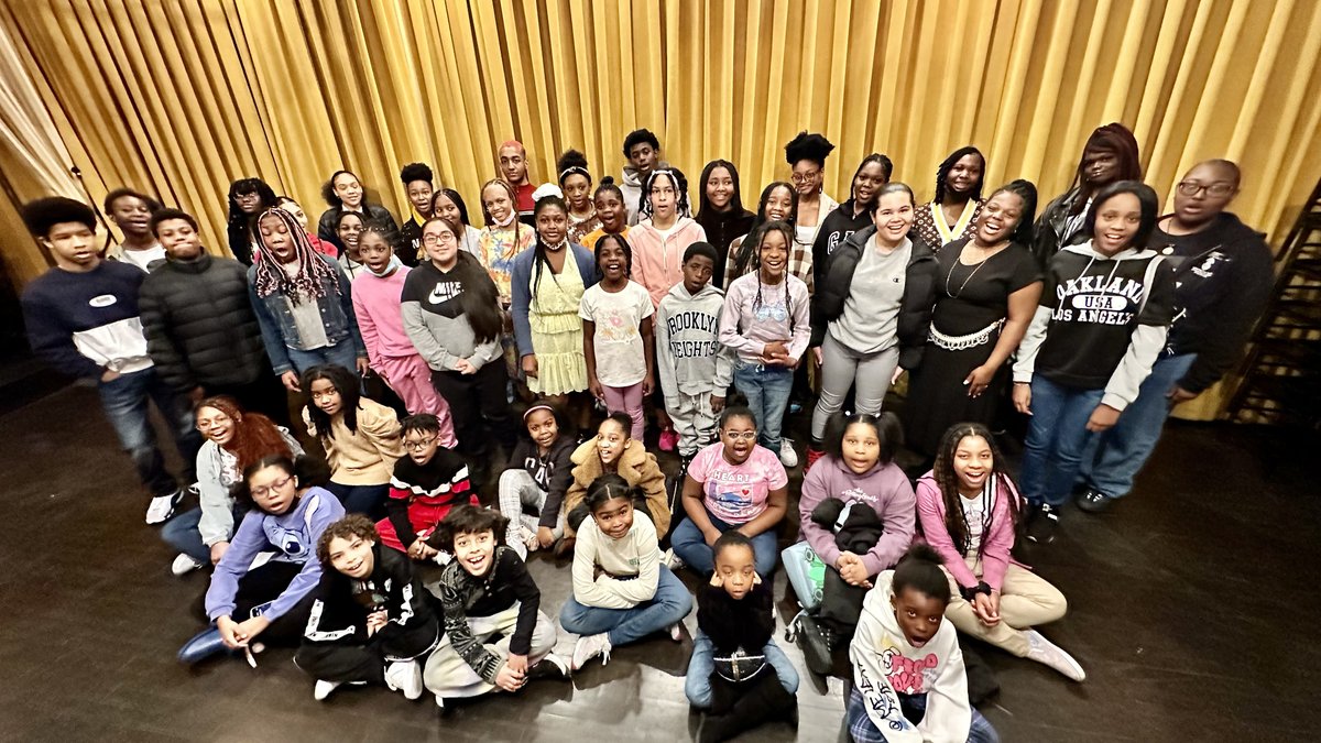 MaMusicProgram's tweet photo. Our students are back today for another class! The freshman students have been having so much fun learning new songs, making new friends and building their confidence! Excited to welcome them back for another day of joyful singing 🙌🏾 

#YouthProgram #Music #SingingClass #Harlem https://t.co/CsDXAAcIpS