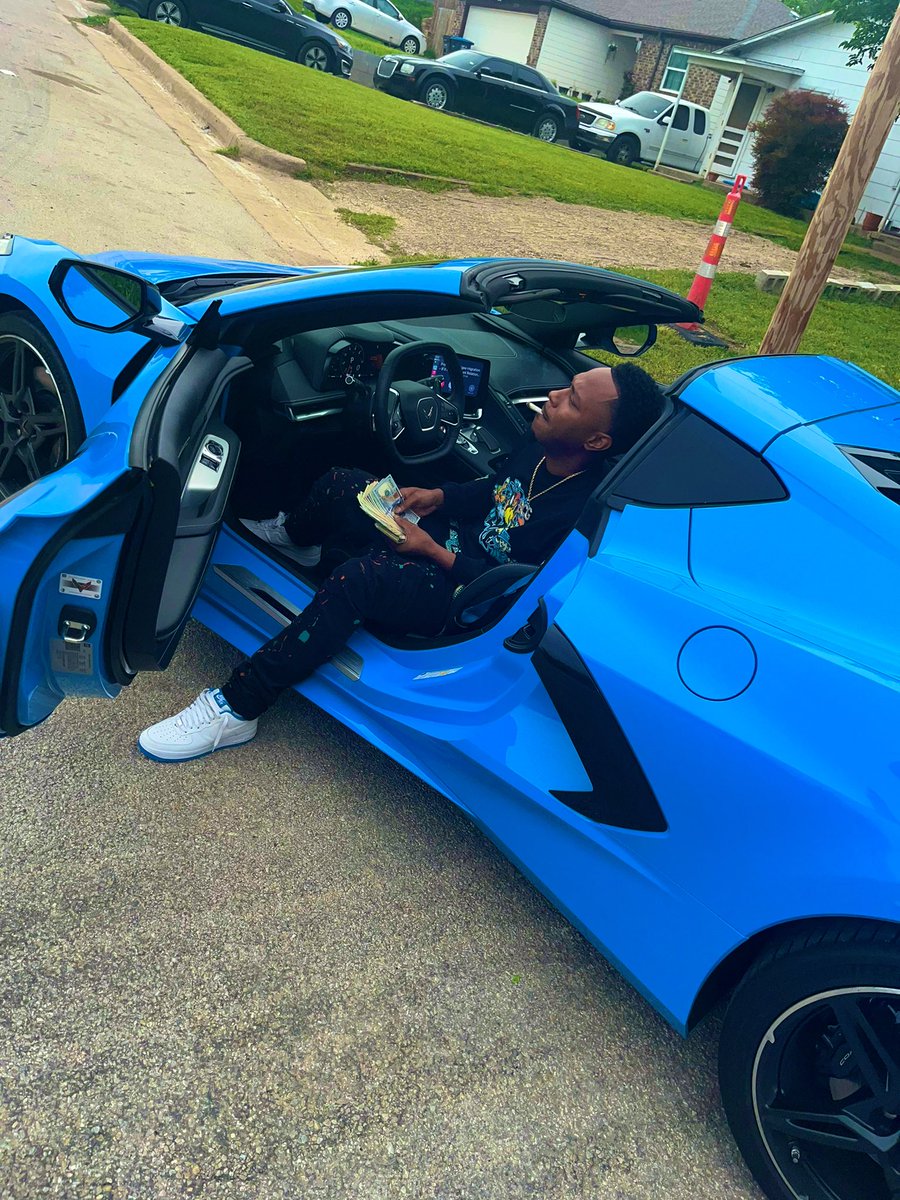 FrancZanotti's tweet photo. Adlibs Video Shoot 🏎💨 #trenchhouse https://t.co/2fJI8RfdLU