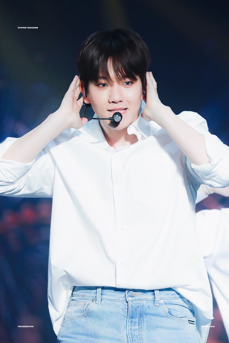 230408 EXO’ CLOCK 그렇게 보고 싶던 럽미라잇을 11주년 팬미팅에서 보다니 (ू˃̣̣̣̣̣̣︿˂̣̣̣̣̣̣ ू)
img1.daumcdn.net/thumb/R1280x0/…
img1.daumcdn.net/thumb/R1280x0/…
#백현 #BAEKHYUN <a href="/B_hundred_Hyun/">Baekhyun_EXO</a>