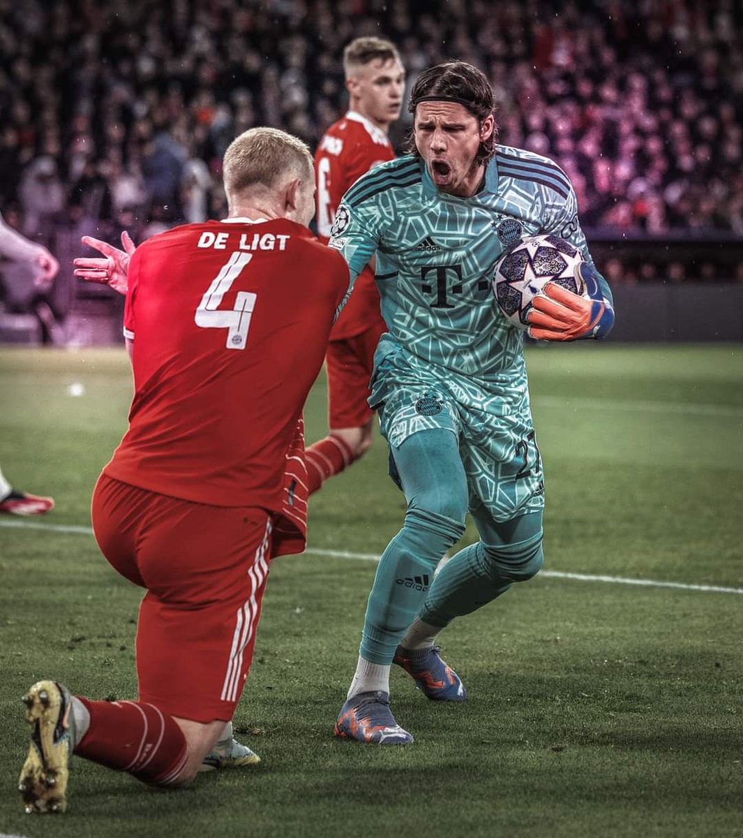adrian_c1992's tweet photo. Hoy son De Ligt y Sommer los que deberían recibir una camión de chocolates de toda la plantilla.
#SCFCB #Bundesliga https://t.co/C5MRCYLGq1