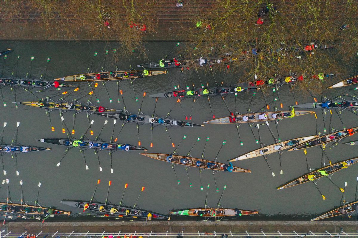Vandaag is onze roeimarathon Hart van Holland. Vanmorgen grote drukte in de sluis #weerdsluis #hvh