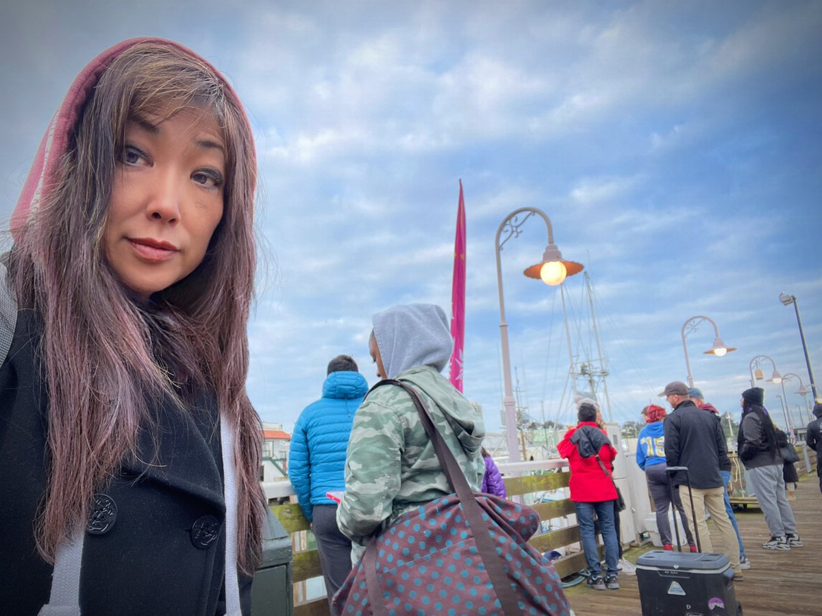 ElaineLeung4's tweet photo. Holly the Pink Mermaid🧜♀️ is rockin it this AM at #SF #Pier45 @TheWharfSF! One of the last hauls of Dungeness crabs, as the 🦀season ends on April 15th… Got a bucket of 8 feisty ones! Am grateful🙏🏽
#HappyEasterWeekend! https://t.co/VBImawk3RB