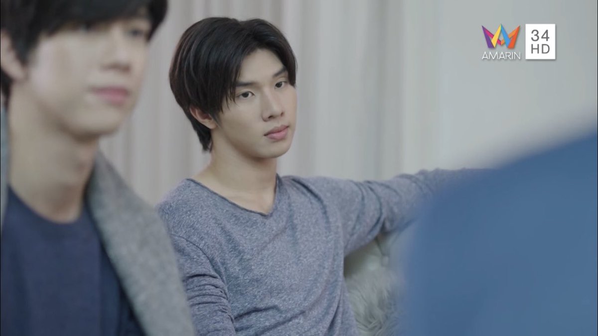 Palmmy08's tweet photo. หน้าไม่สบอารมณ์เลยพ่อ เพื่อนบอลแค่มาเยี่ยมอิฐเอง #LoveSyndrome3ep6 https://t.co/OSLxzDWijd