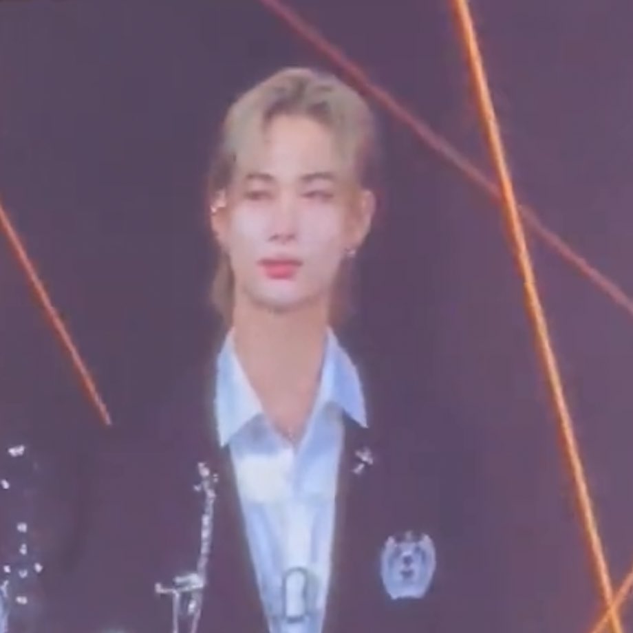 nksunbaem's tweet photo. ni-ki’s mullet blonde 🔥 https://t.co/3VgLhwPeWi