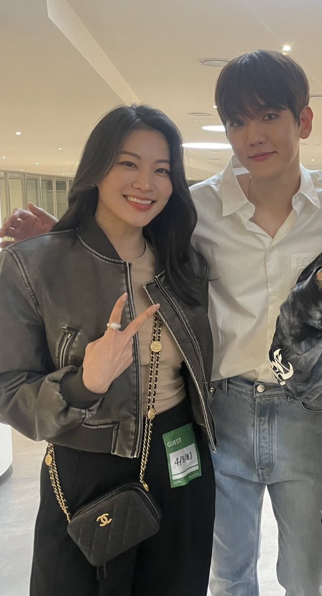 exolovestation's tweet photo. girl is that ARDEN CHO WITH BAEKHYUN??#!* https://t.co/LZBtgPMl3a