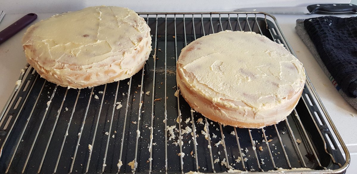 Uribellot's tweet image. Ei doncs pimpam el kit aquest ràpid de mones del SevenEleven 👌🏾👌🏾
*Dos dies entre compres i execució
#ViaCrucis
#Conejitos
#LosOyesClarisse