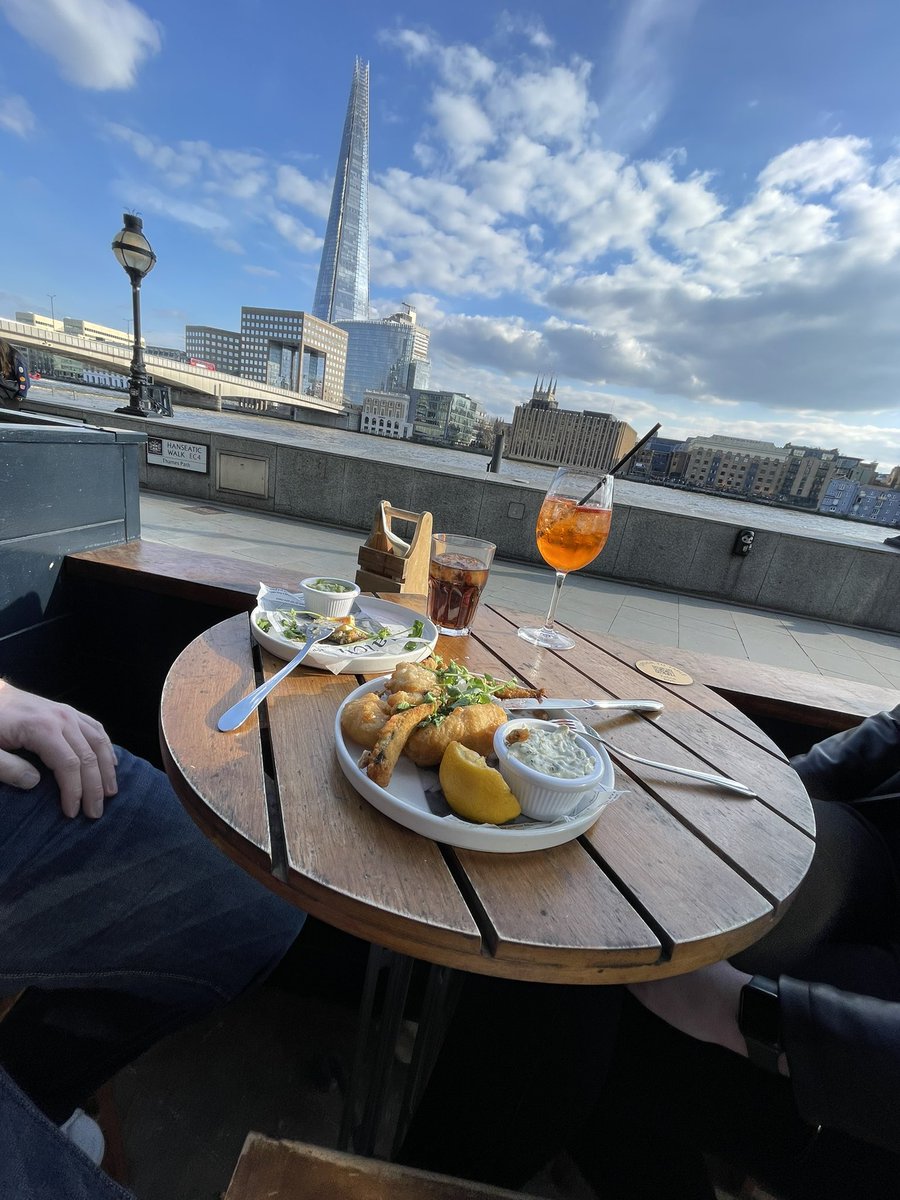 corky1108's tweet image. Easter sat on the Thames,  snaks and drinks at the oyster bar #lovelondon #londonlife @KateRodger16