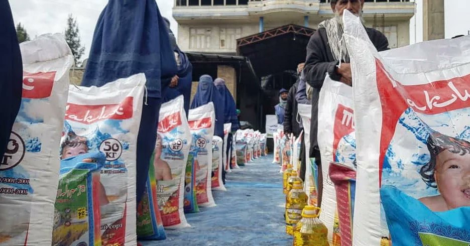 bayatfoundation's tweet photo. Bayat Foundation Ramadan Distributions continued in Kunduz Province. Rice, flour, and oil were distributed to 120 families. 

If you would like to contribute toward Ramadan Aid, please follow the link in bio. https://t.co/gZMiqr0vXr