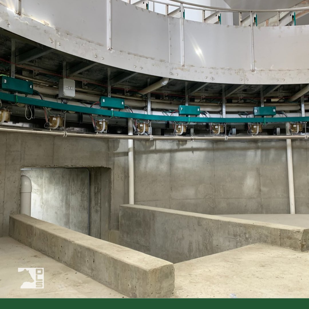 dairylanesystem's tweet photo. The new GEA 40 Stall T8900 rotary is nearing completion at Goselink Holsteins in Eckville, Alberta. We are excited to see some cows getting milked on this parlour.
#DLSdairy #DLSrotary #DLSalberta #GEAfarming #GEAt8900 #GEArotary #dairy #milk #agriculture #ABag https://t.co/e2TJ1A1Hzj
