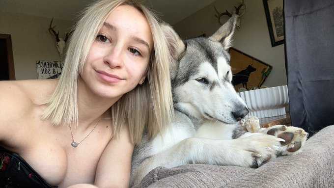 She&rsquo;s suck a pretty girl getting her morning chew in https://t.co/r4E801N7BG<a href="/tag/countrygirl"class="tags"><span>#countrygirl</span></a><a href="/tag/hunting"class="tags"><span>#hunting</span></a><a href="/tag/farmgirl"class="tags"><span>#farmgirl</span></a><a href="/tag/farming"class="tags"><span>#farming</span></a><a href="/tag/farmersdaughter"class="tags"><span>#farmersdaughter</span></a>
