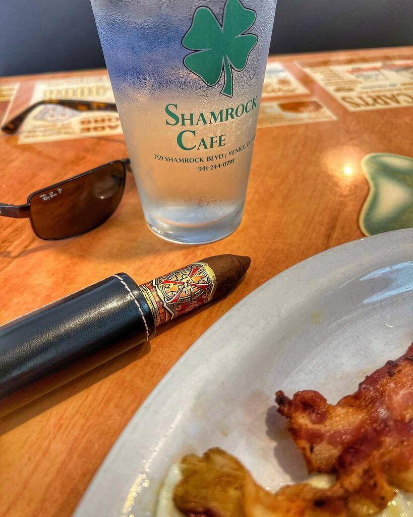 braddog's tweet photo. Breakfast at Shamrock Cafe in Venice, FL this morning. Good food, bizarre waitress.
#venicefl #shamrockcafe #cigars #cigarlife #cigarculture #opusx #arturofuente #arturofuentecigars #fuente #onlyfuenteisfuente #distinguishedruffian #breakfast #diner https://t.co/Nvqty44QHW https://t.co/hy6siEogDc