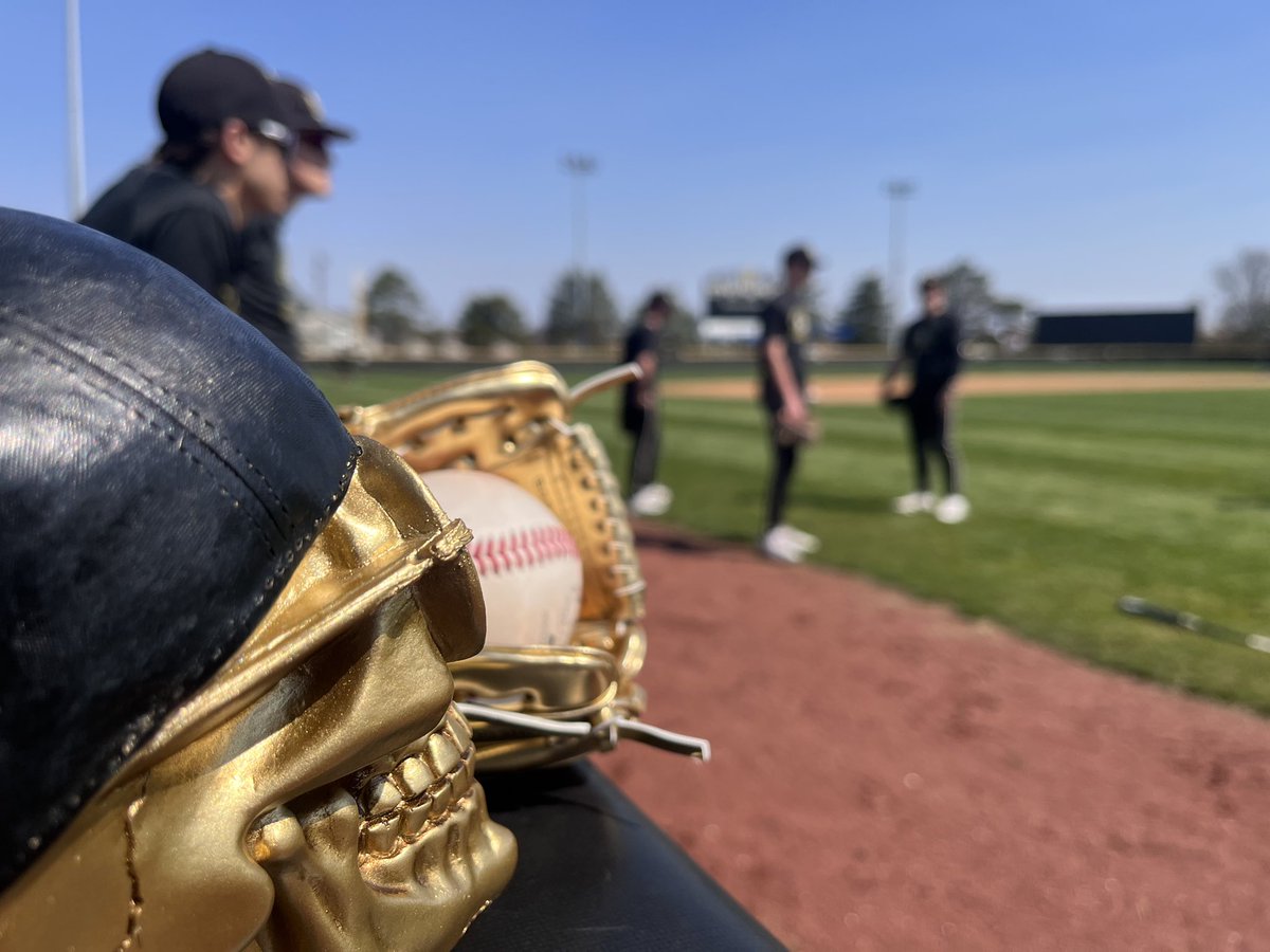 djd_og's tweet photo. BP bout to start, time to heat up the thundersticks! #DubTime https://t.co/AH0k3VucEV