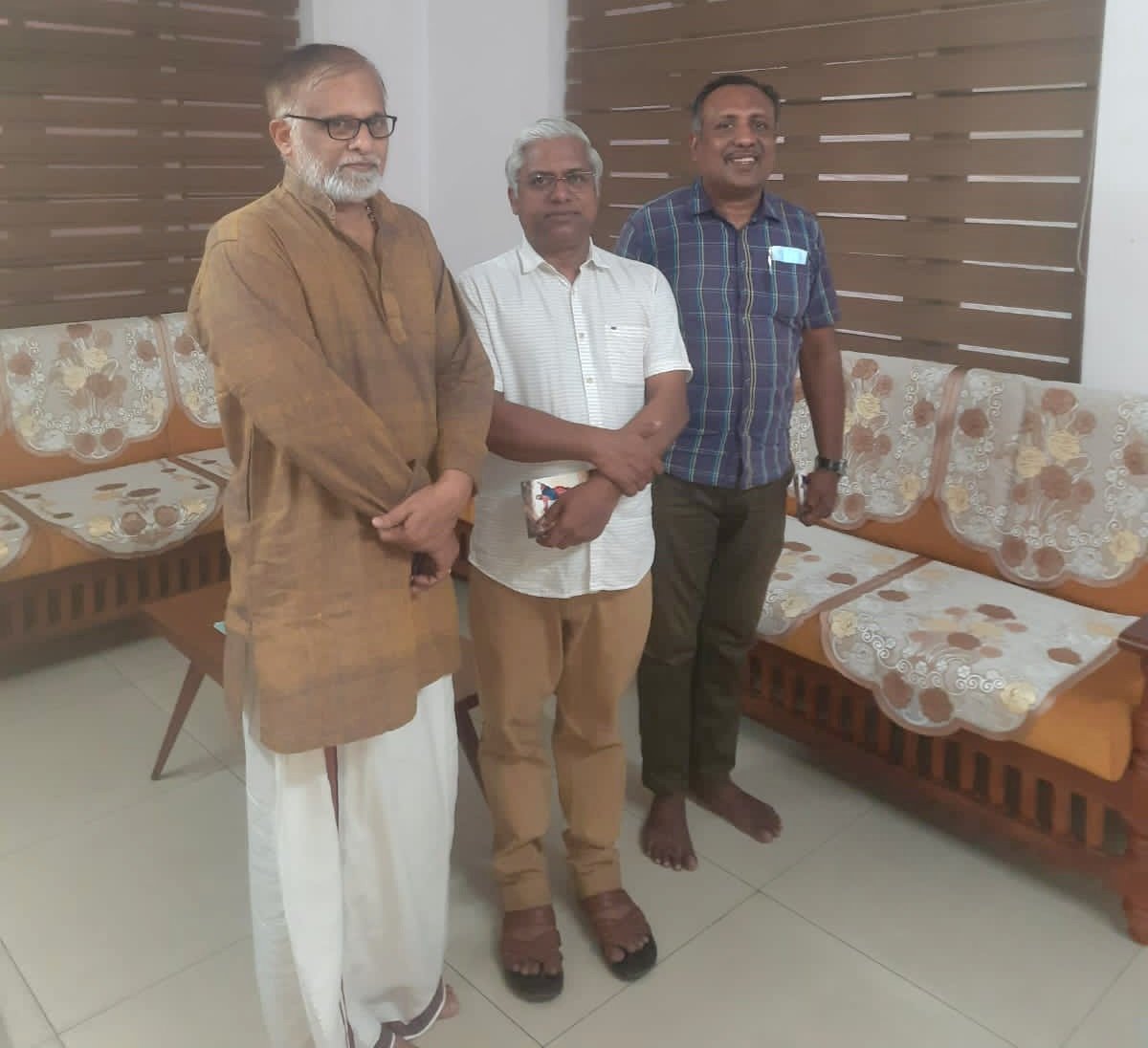 keveeyes's tweet image. Visited Pastoral Orientation Center, hq of Kerala Catholic Bishops Council, #KCBC &amp;amp; conveyed the #Easter greetings. Fr Jacob Palakkappally, Spokesman, KCBC, KR Radhesh, #BJP Area President are also seen with me.
@BJP4Keralam @surendranbjp @PrakashJavdekar @AgrawalRMD
