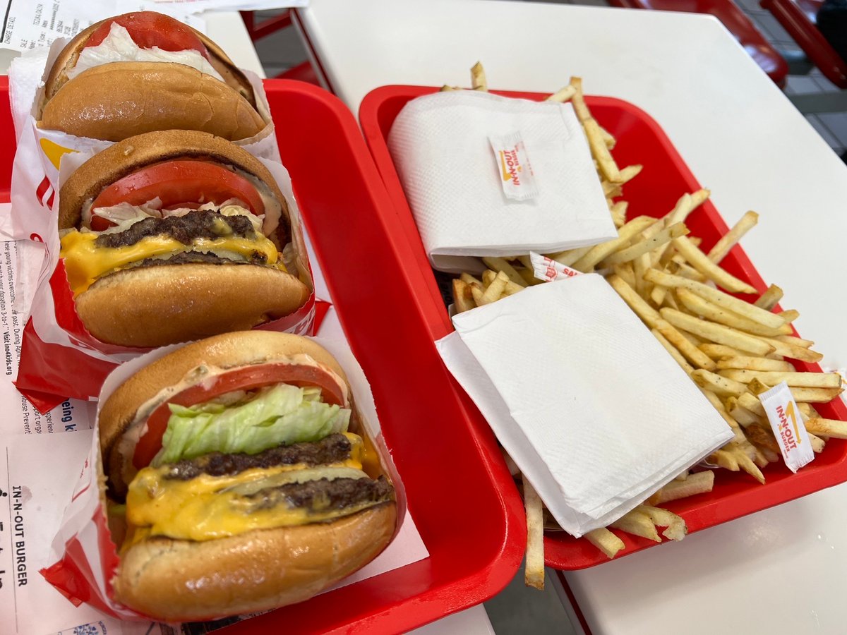 Arrived to LA!
Looking forward to NAMM 2023!

First stop <a href="/lavintagegear/">lavintagegear</a> studio city, thank you Clif and to all the staff for the awesome welcoming, thanks for ALL the support!

Great to finish the day with a burger! <a href="/in/">📢🙋‍♂️Concerned</a>.and.out.burgers