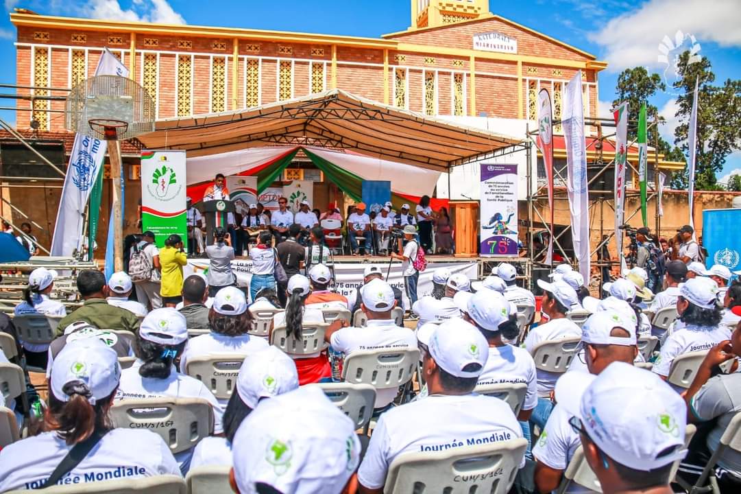 07 Avril 2023: Célébration de la #journéeMondialedelaSanté à Miarinarivo #SantépourTous.
Diverses offres de soins gratuits.
✔️opération gratuite des enfants atteints de  Hernie  et de fente palatine 
✔️Distribution  de matelas et de centaines de lits aux  CSB de la région