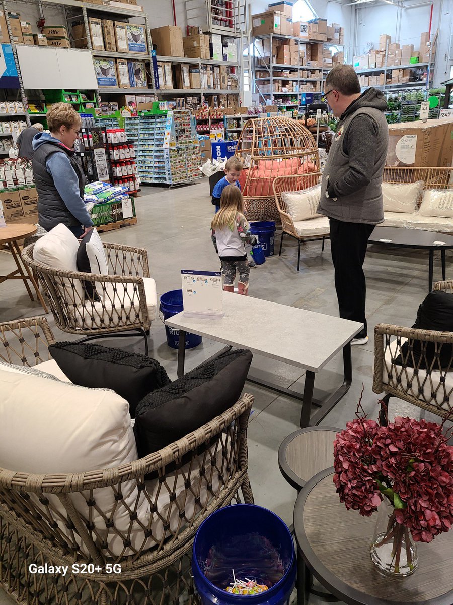 It’s the Great Egg-Venture here at #Lowes1127!!! Kids strolling in already to find their eggs. Our crazy bunny left a little trail of snacks along the way!! #WeekendingAtLowes #LowesSpringFest <a href="/JHoffmann2207/">Joe Hoffmann</a> <a href="/DamonBennettR7/">DBennett</a> <a href="/AudissBryan/">Bryan Audiss</a> <a href="/JoeMcFarland_/">Joe McFarland</a> <a href="/BoltzBill/">Bill Boltz</a>