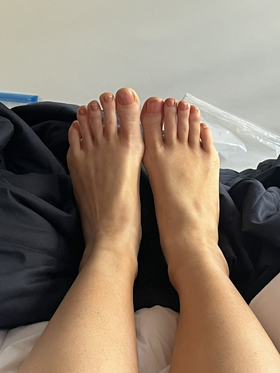 RawnellQ's tweet photo. Been on my feet all day! DM me if you want some more #footpics #feet #FOOTFETİSH https://t.co/pcuy0xuBcg