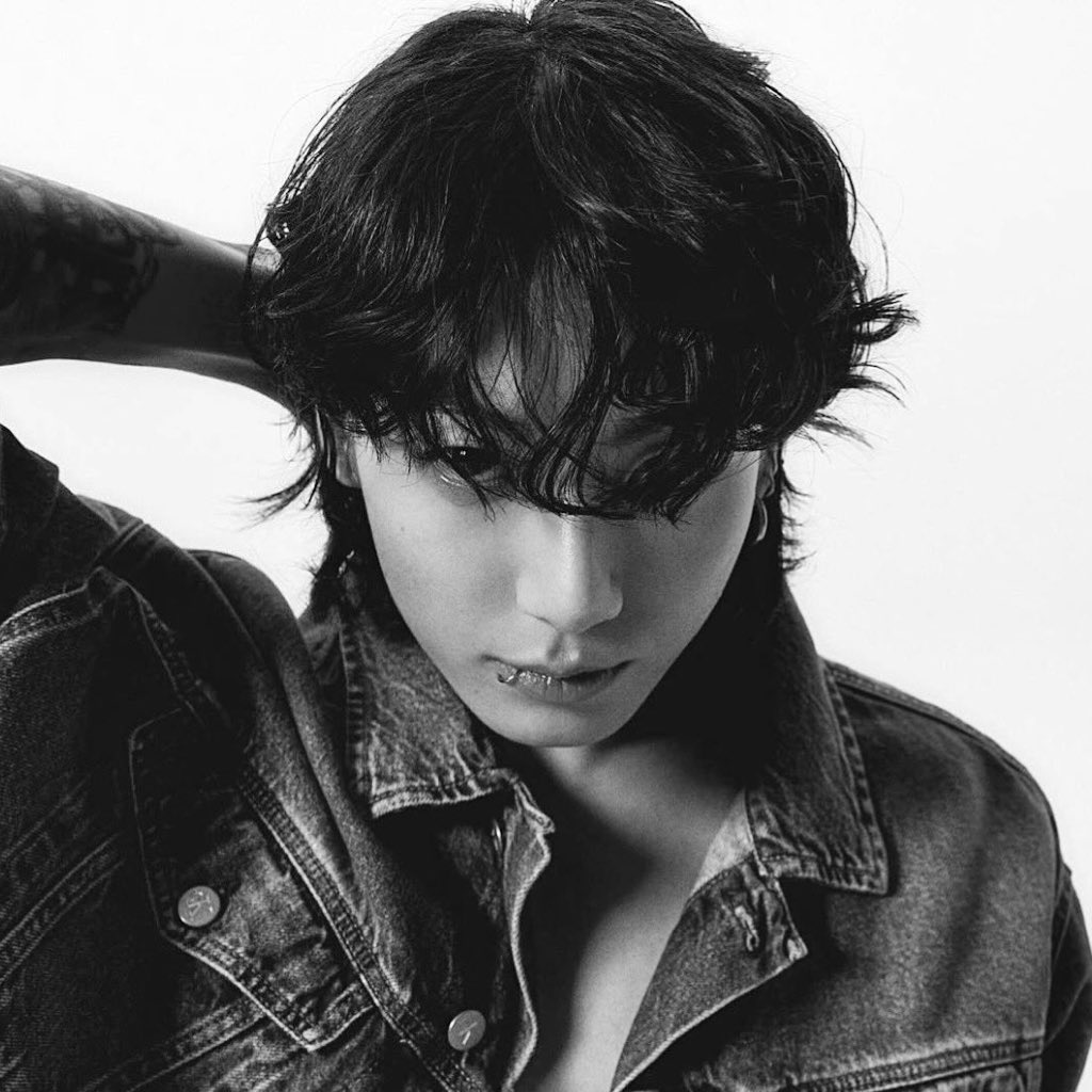 scnerie's tweet photo. kv 🔞 roommies pt.2

“where are you going?” he caught tae’s wrist, brows furrowed.

“i have class,” tae simply replied, nonchalantly like the alpha didn’t make make him come more than once.

jk thinks that the moon goddess sent tae to be his karma for all the omegas he played. https://t.co/7kT2aBqSZG