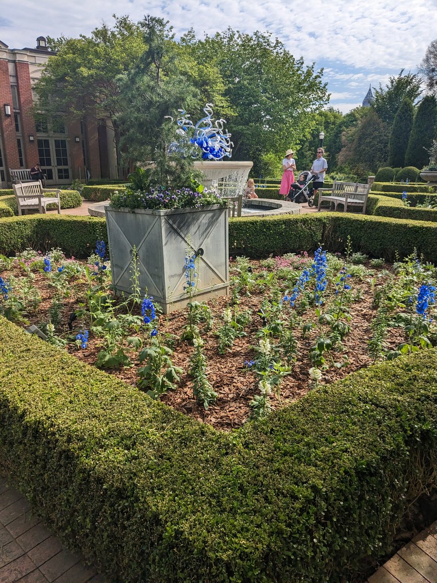 d_bead's tweet photo. Garden of life. #flowers #gardens #botanicalgardens #treesoflife 🌳 #gardenersworld #natureparks 🌳 #gardens #peacefulplace #livelife https://t.co/9yn6msS2bl