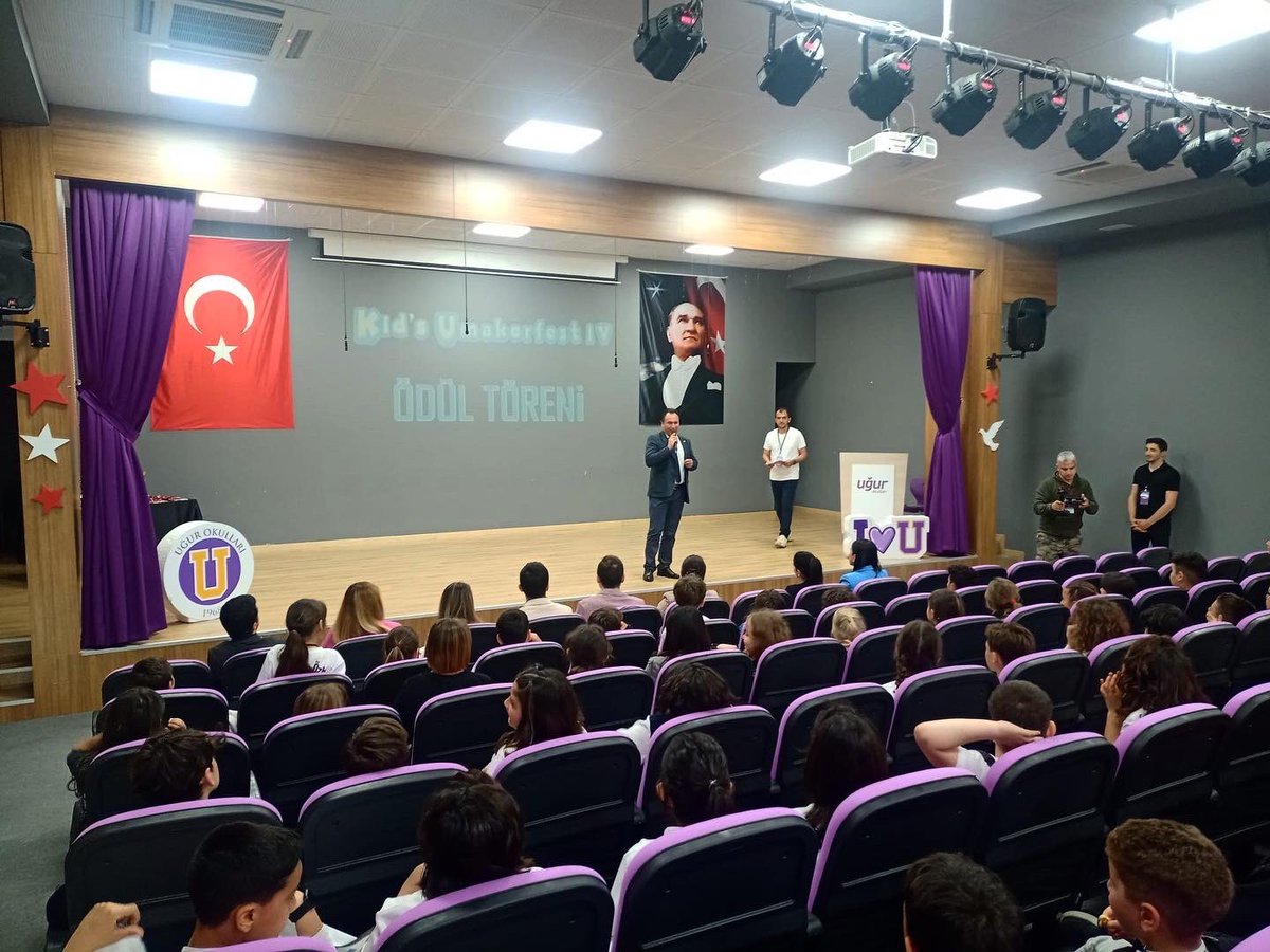UOMuratpasa's tweet photo. Batı Akdeniz Bölgesi kampüslerinin birbirinden özel projeleriyle katılım sağladığı Kid’s U-Makerfest'in 4.sezonu bu yıl Muratpaşa kampüsümüzde gerçekleşti.
“Sorumlu Üretim ve Tüketim” teması kapsamında Robotik, Oyun Tasarımı ve Video Animasyon alanlarında yeteneklerini gösterdi. https://t.co/6xmHLOjzbs