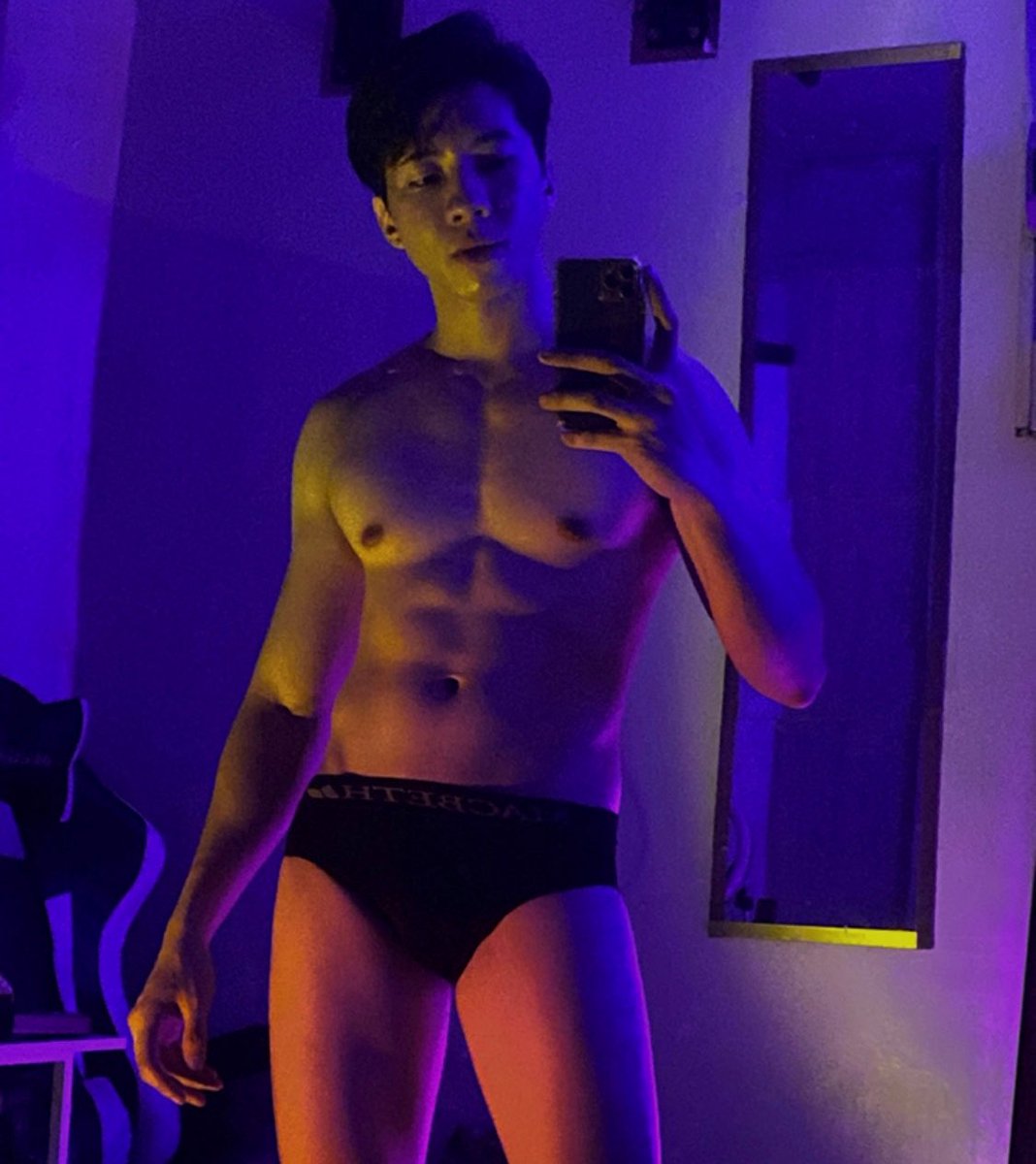 arkipgv's tweet photo. The face vs the body 👾 https://t.co/XXzU0ngxFf