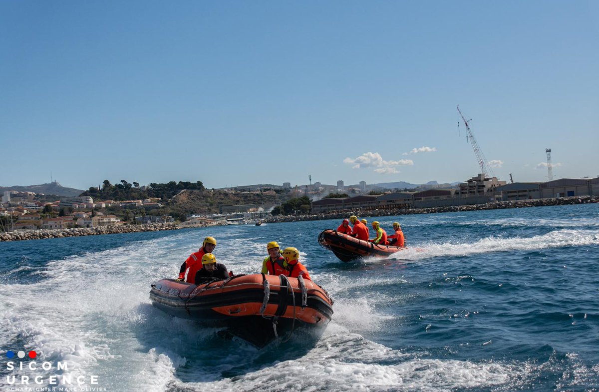 SicomUrgence's tweet image. 🚒| 𝗜𝗺𝗺𝗲𝗿𝘀𝗶𝗼𝗻 𝗮𝘃𝗲𝗰 𝗹𝗮 𝗦𝗢𝗦 𝗮𝗾𝘂𝗮 𝗱𝘂 𝗕𝗠𝗣𝗠

📸| Un reportage signé Marc-Olivier Chataignier pour SICOM Urgence

Suite de l'article :⬇️
sicom-urgence.fr/sos-aqua-bmpm/

@MarinsPompiers #pompiers #BMPM #Marseille #MarineNationale #sicom