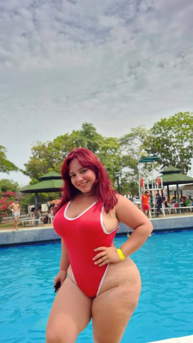 Kathlynprisco's tweet photo. Una vez cada año el cometa Kathlyn sube una foto en traje de baño. Comparte esta gordibuena de la suerte para que sea un mejor 2023 📍💋 https://t.co/uOqin5xJIx