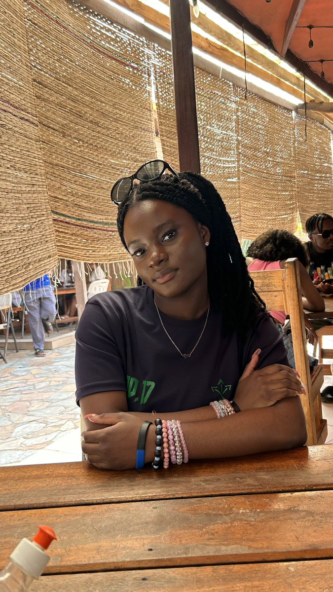 laluv2hard's tweet image. 🤷🏽‍♀️