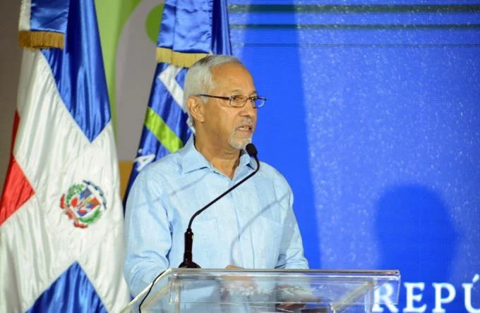 ListinDiario's tweet image. #LaRepúblicaLD | Ministro de Educación denuncia 94 mil libros fueron retirados por “desnaturalizar historia dominicana” 

bit.ly/3UhMg4B

#ListínDiario
