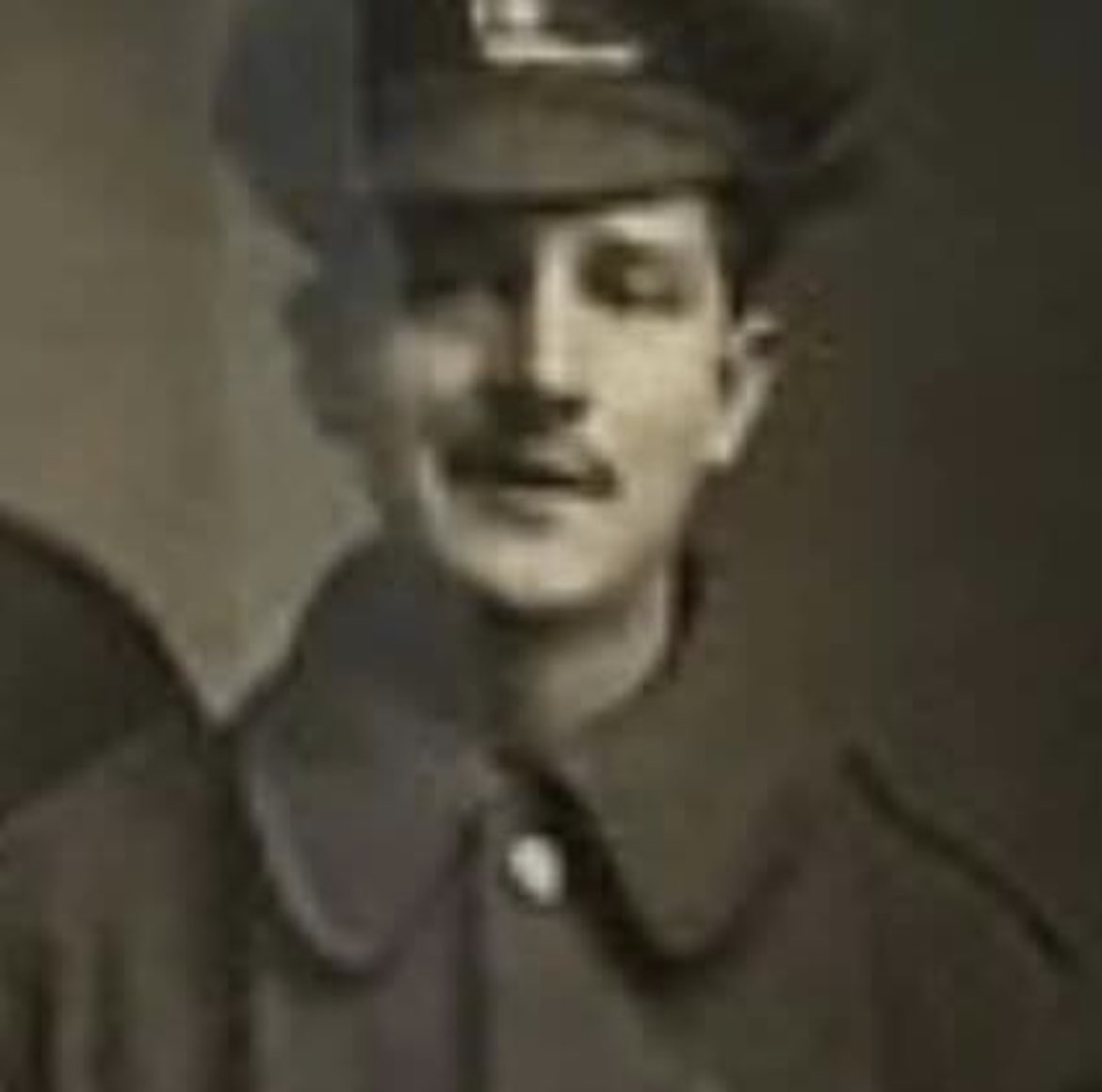 Crafty_General's tweet photo. The 8 April is always a significant day for us, principally because I can’t help but think about what was on the mind of Ernest Missen in 1917. Tomorrow marks the 106th Anniversary of the 2nd Wiltshire’s attack on the Hindenburg Line at Arras.
#NeverWalkBy #LestWrForget https://t.co/Nw2TEIcZUu