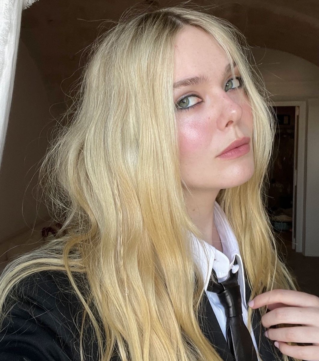 Best Of Elle Fanning On Twitter There’s No Denying That The Selfies Of Elle Fanning Are Superior