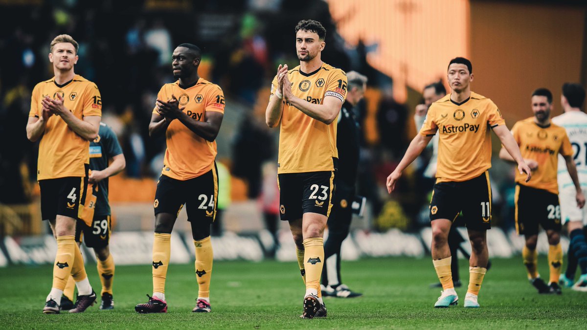 Wolves's tweet photo. A lovely afternoon in the Wolverhampton sun. 

☀️🙌 https://t.co/VZgNixDfRe